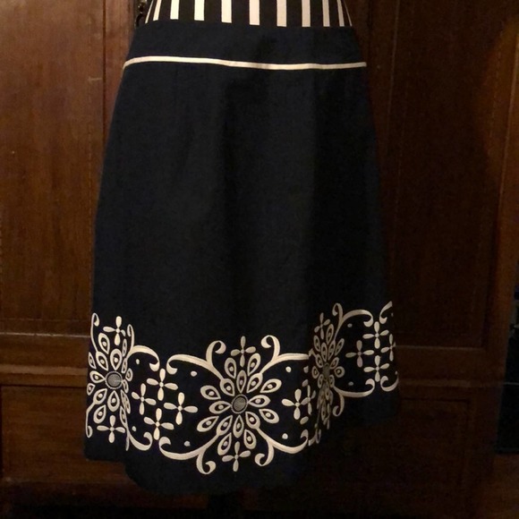 Ann Taylor Dresses & Skirts - Ann Taylor ~ Blue & White Embroidered ~ Skirt ~ 8